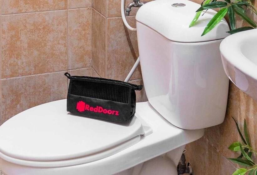 호텔 Reddoorz @ Zapatera Cebu