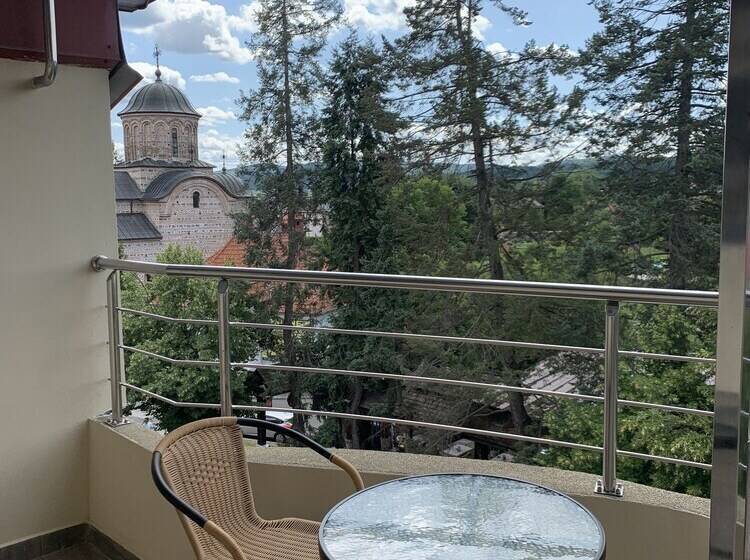 בית מלון כפרי Thr Center