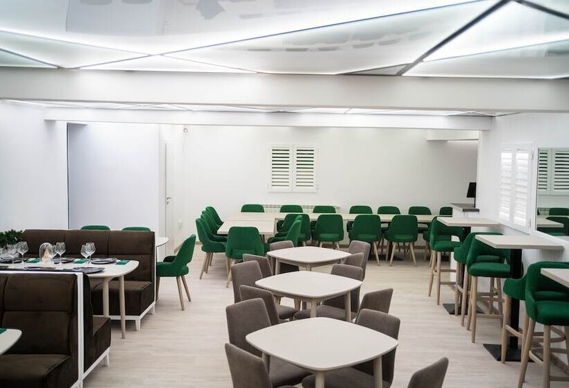 בית מלון כפרי Thr Center