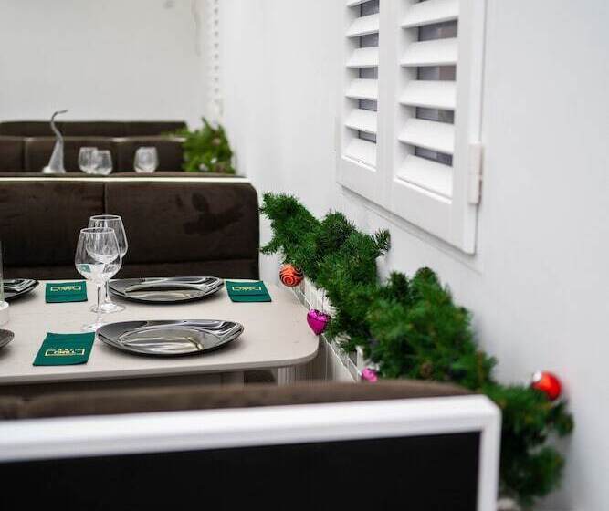 בית מלון כפרי Thr Center