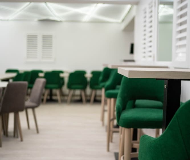 בית מלון כפרי Thr Center