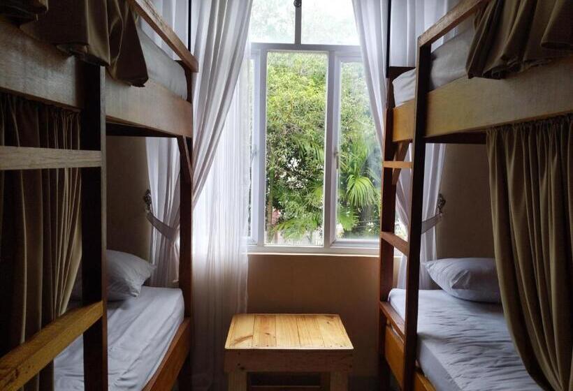 Kokos Hostel Padang City