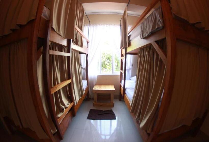 Kokos Hostel Padang City