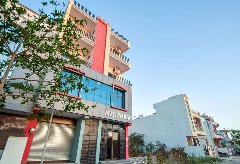 Oyo 29879 Hotel Midtown