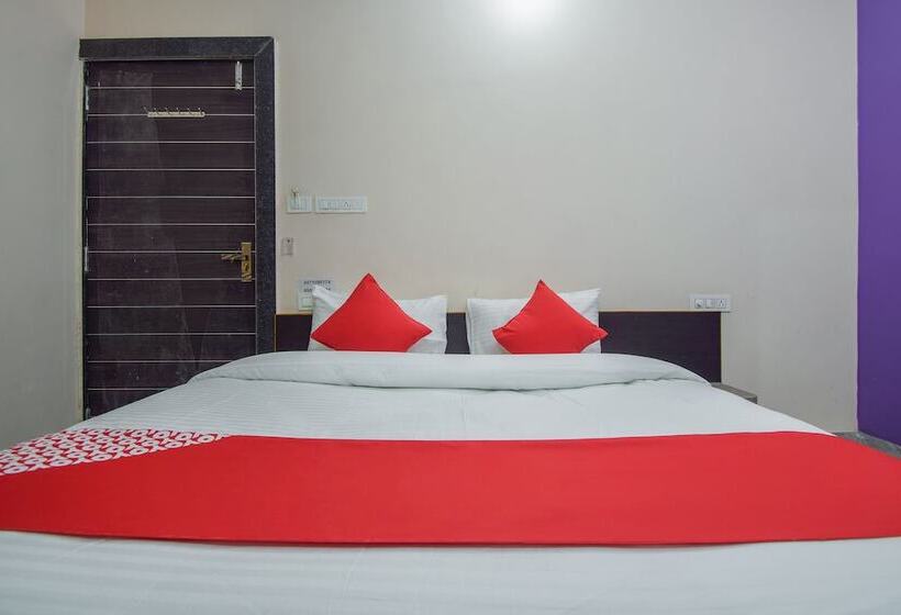 Oyo 29879 Hotel Midtown