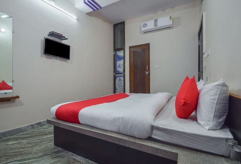 Oyo 29879 Hotel Midtown