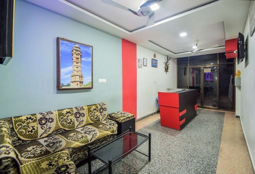 Oyo 29879 Hotel Midtown