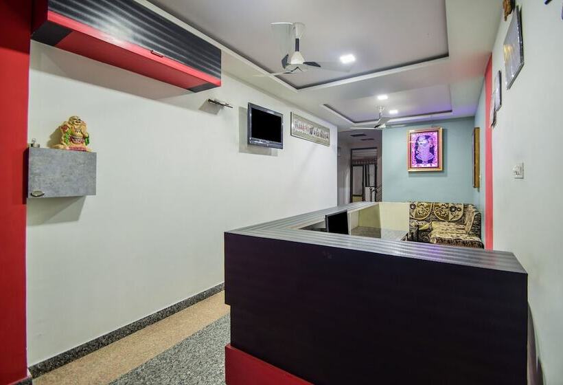 Oyo 29879 Hotel Midtown