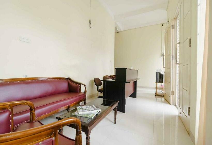 Пансион Reddoorz Near Opi Mall Palembang 2