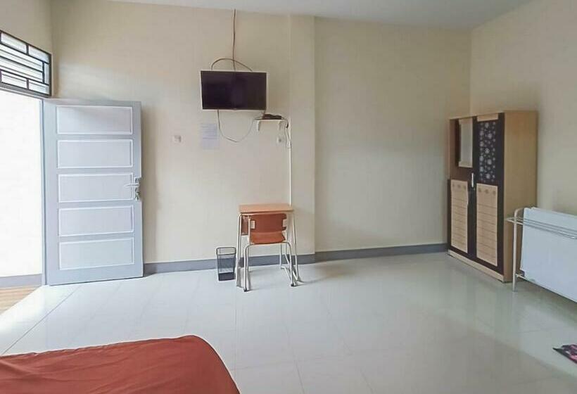 Пансион Reddoorz Near Opi Mall Palembang 2