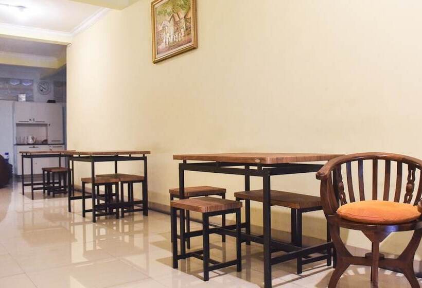 بنسيون Reddoorz Near Surabaya Town Square