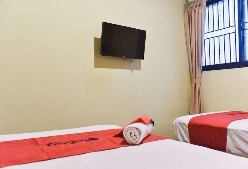 بنسيون Reddoorz Near Surabaya Town Square