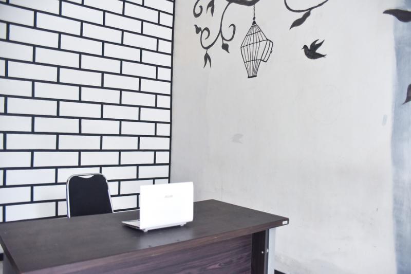 Пансион Reddoorz Plus Near Malang Town Square