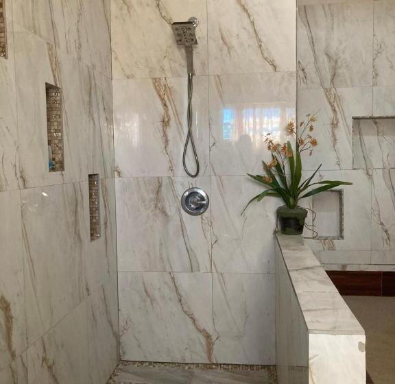 Alexander Penthouse Spectacular Sea Views Regal Room