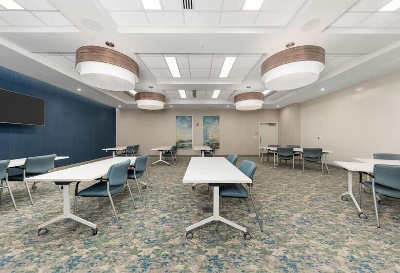 酒店 Element Hampton Peninsula Town Center