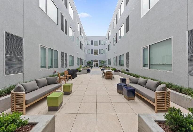 酒店 Element Hampton Peninsula Town Center