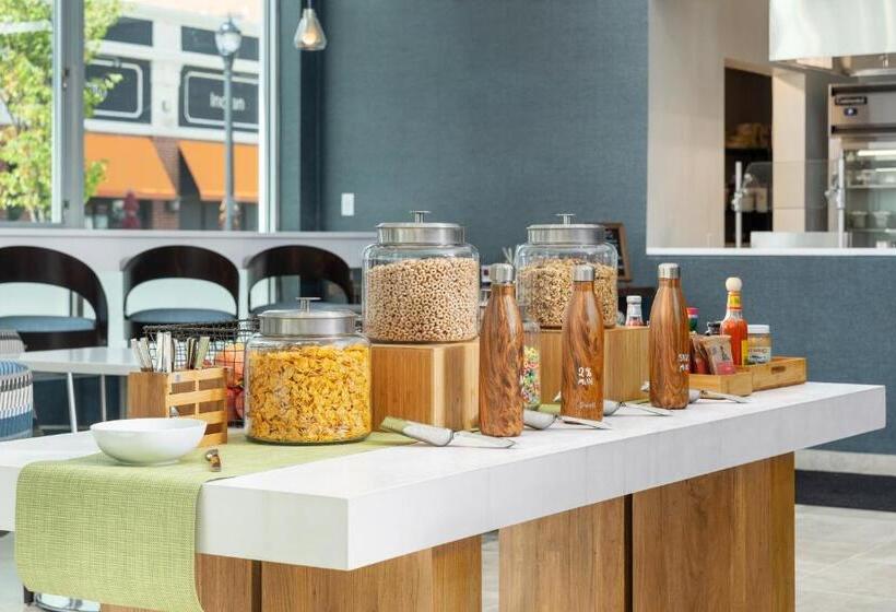 酒店 Element Hampton Peninsula Town Center