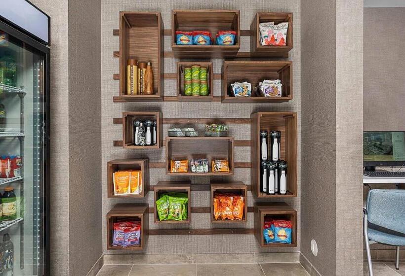 酒店 Element Hampton Peninsula Town Center