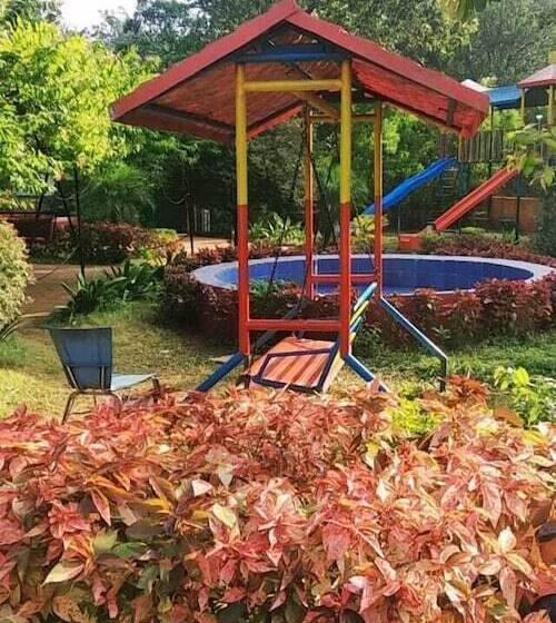 호텔 Redwood Resort Matheran