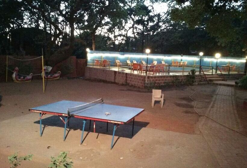 호텔 Redwood Resort Matheran