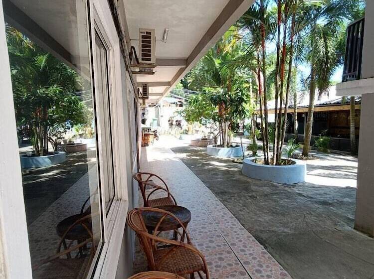 ペンション Roomy Guesthouse