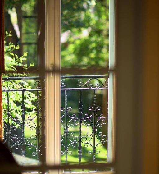 مبيت وإفطار Fontaine Des Magnarelles