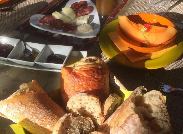 مبيت وإفطار Fontaine Des Magnarelles