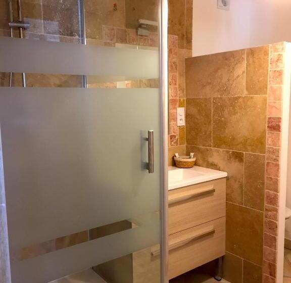 مبيت وإفطار Fontaine Des Magnarelles