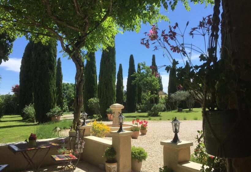 مبيت وإفطار Fontaine Des Magnarelles