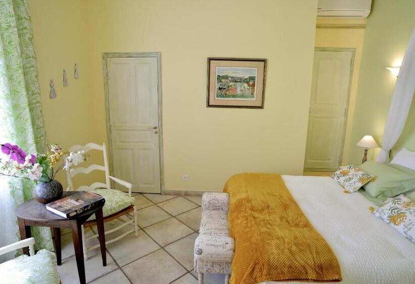 مبيت وإفطار Fontaine Des Magnarelles