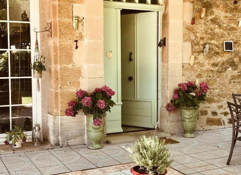 مبيت وإفطار Fontaine Des Magnarelles