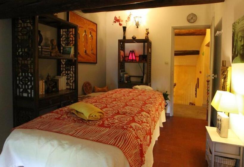 مبيت وإفطار Fontaine Des Magnarelles