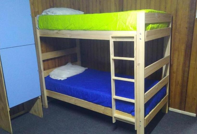 ベッドアンドブレックファースト Islanet Hostel & Bar