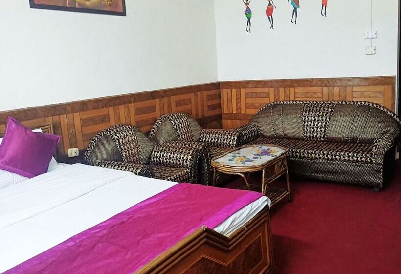 ホテル Goroomgo Tribhuwan Ranikhet