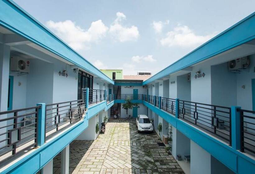 פנסיון Reddoorz Syariah At Kartohardjo Madiun