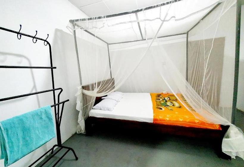 פנסיון Surfing Waves Madiha