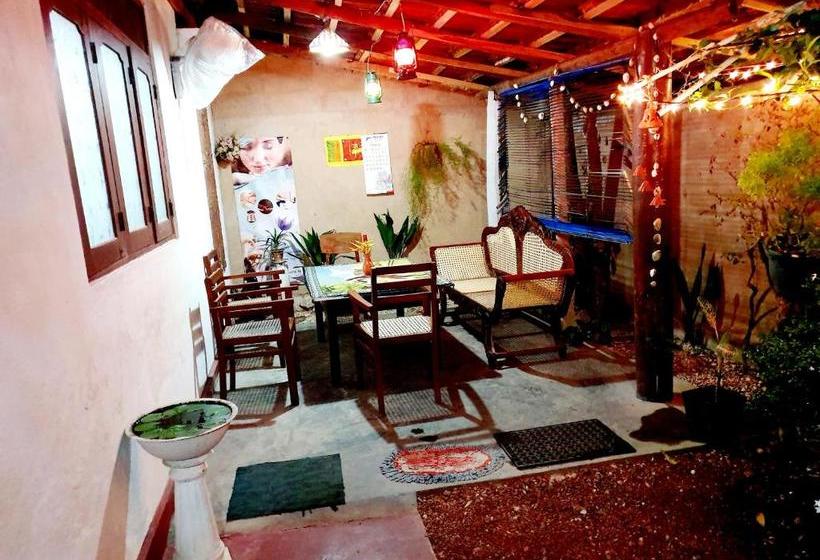 פנסיון Surfing Waves Madiha