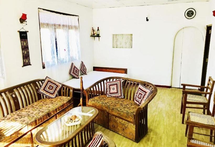 פנסיון Surfing Waves Madiha