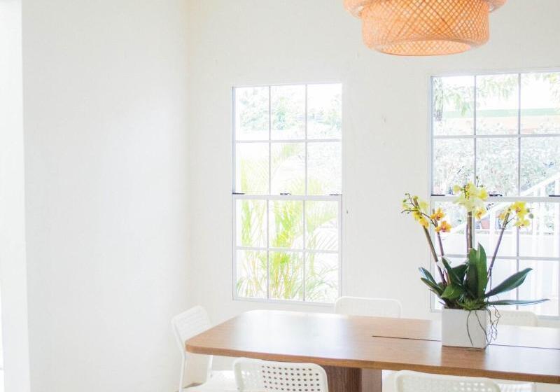 펜션 The Pelican Poshtel