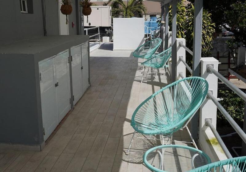 펜션 The Pelican Poshtel