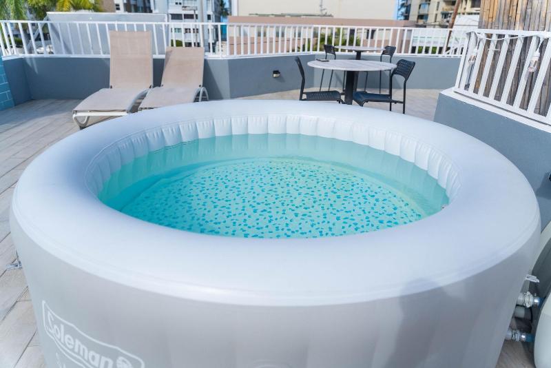 펜션 The Pelican Poshtel