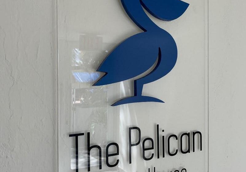 펜션 The Pelican Poshtel