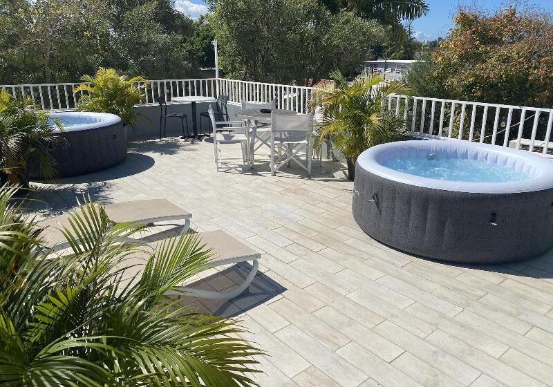 펜션 The Pelican Poshtel