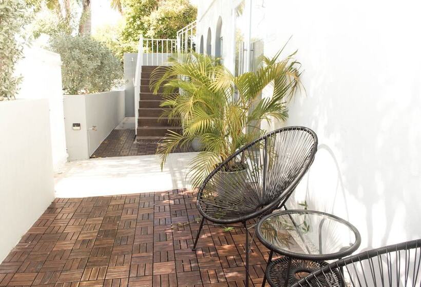 펜션 The Pelican Poshtel