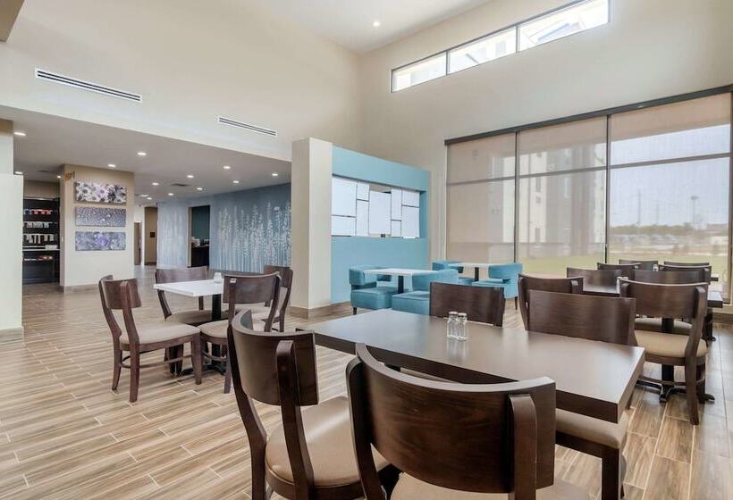 Отель Sleep Inn & Suites Bricktown   Near Medical Center