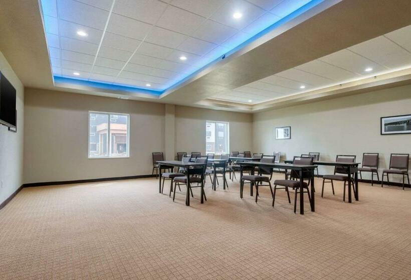 Отель Sleep Inn & Suites Bricktown   Near Medical Center