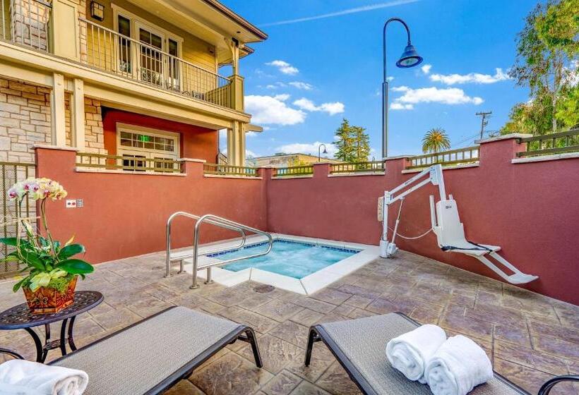 The Agrarian Hotel; Best Western Signature Collection