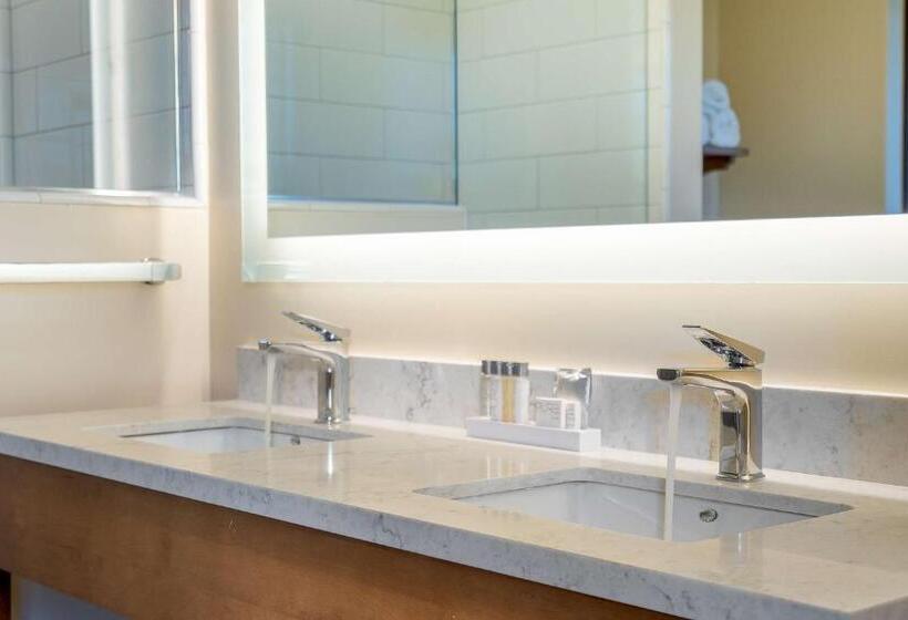 The Agrarian Hotel; Best Western Signature Collection