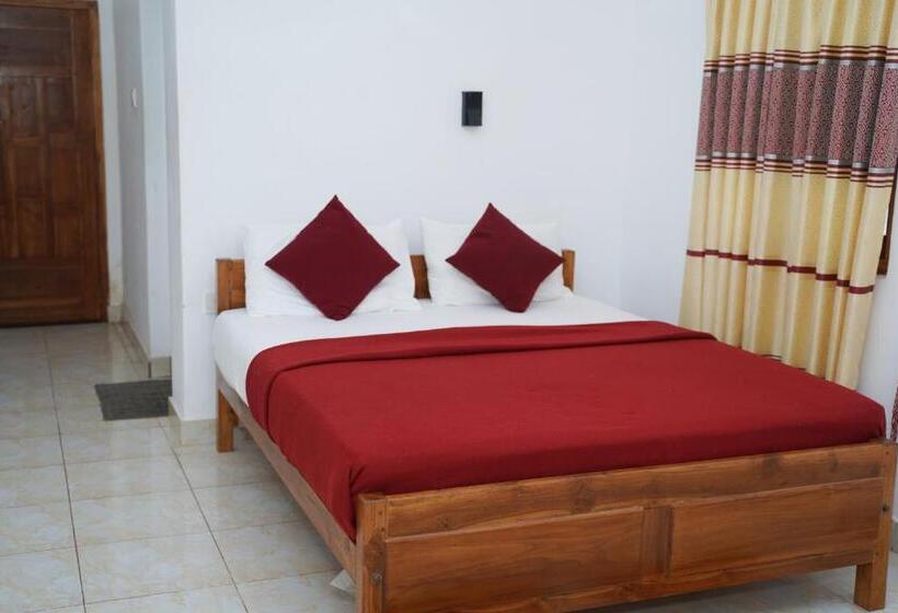 فندق Theevanni Resort