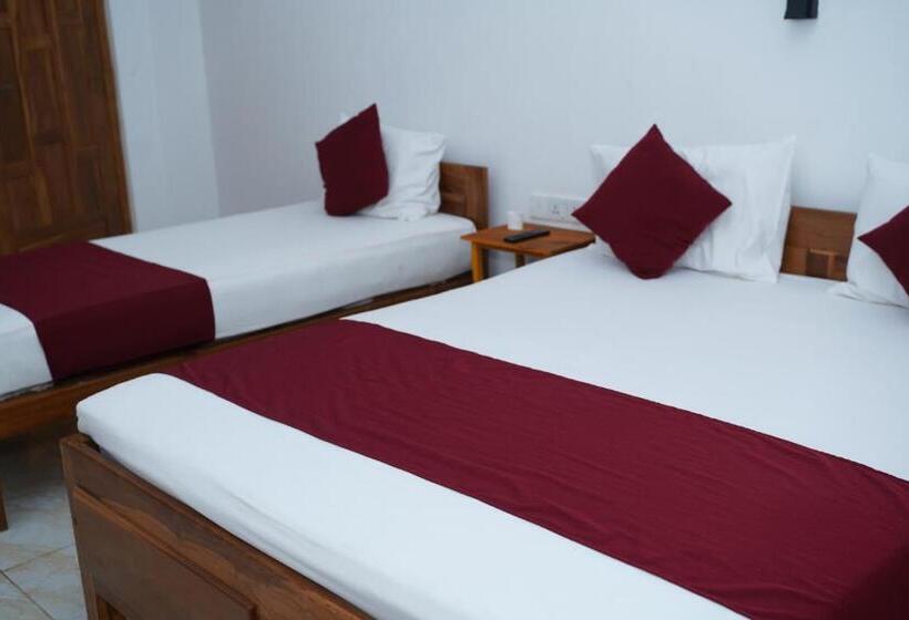 فندق Theevanni Resort